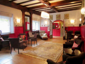  Hôtel des Causses  Мийо